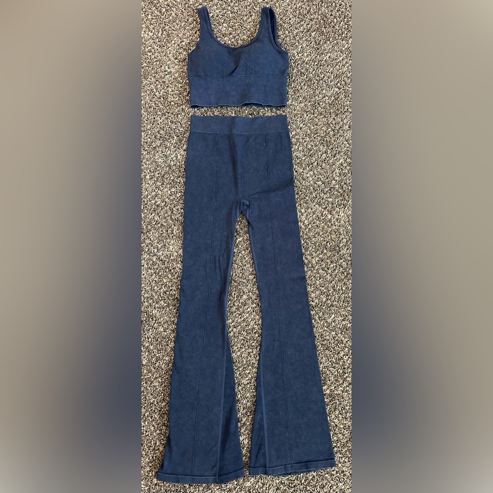Navy Blue Scoop Cropped Tank and Flare Leggings Set, 2-Piece size SMALL - Picture 5 of 11